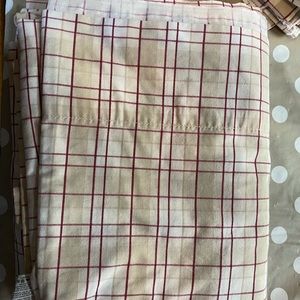 Full sheet set (4 pieces): fitted, flat, & 2 pillow cases. Made in US.